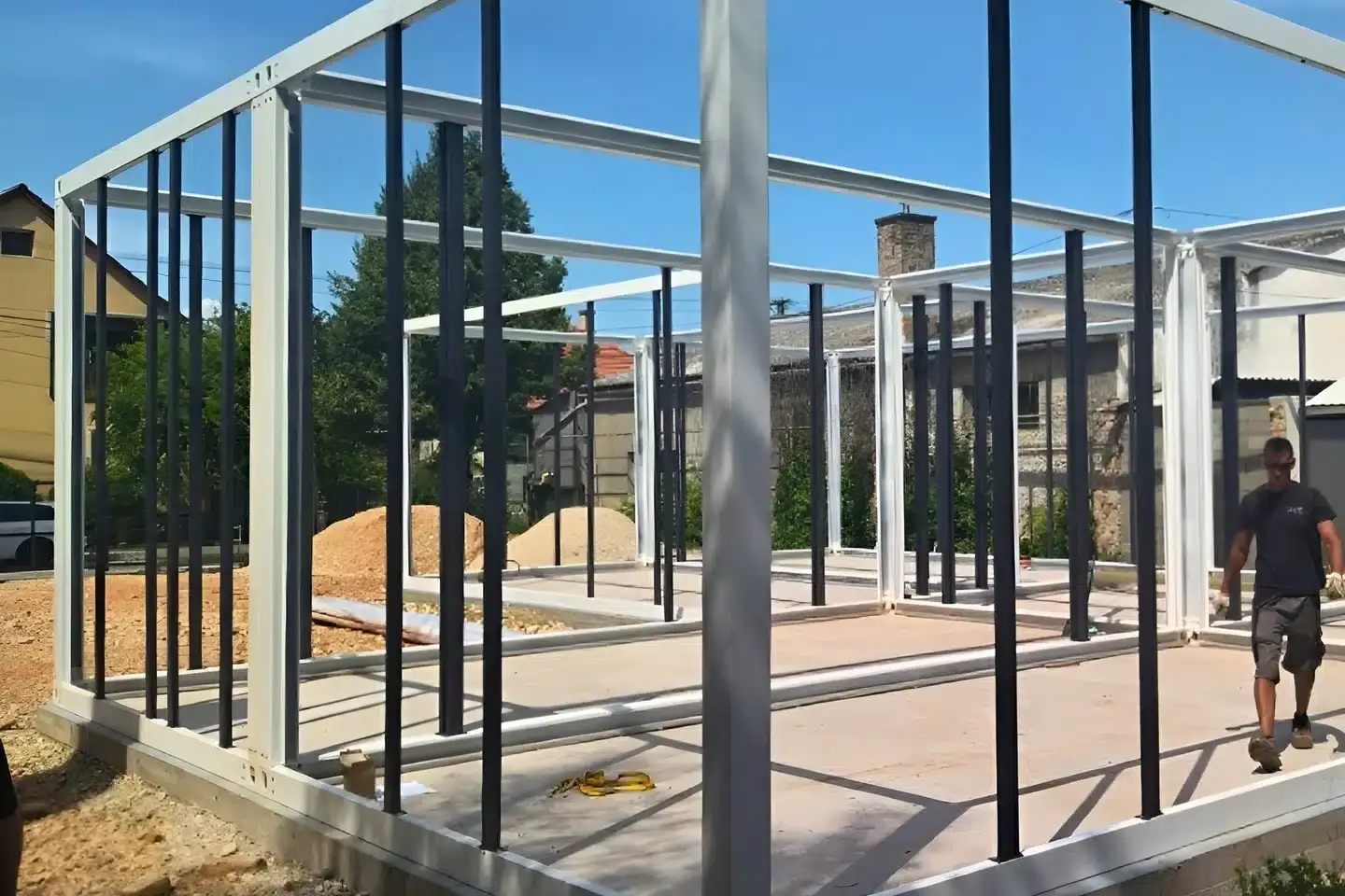 Stavba modulového domu z konštrukcie priamo v teréne